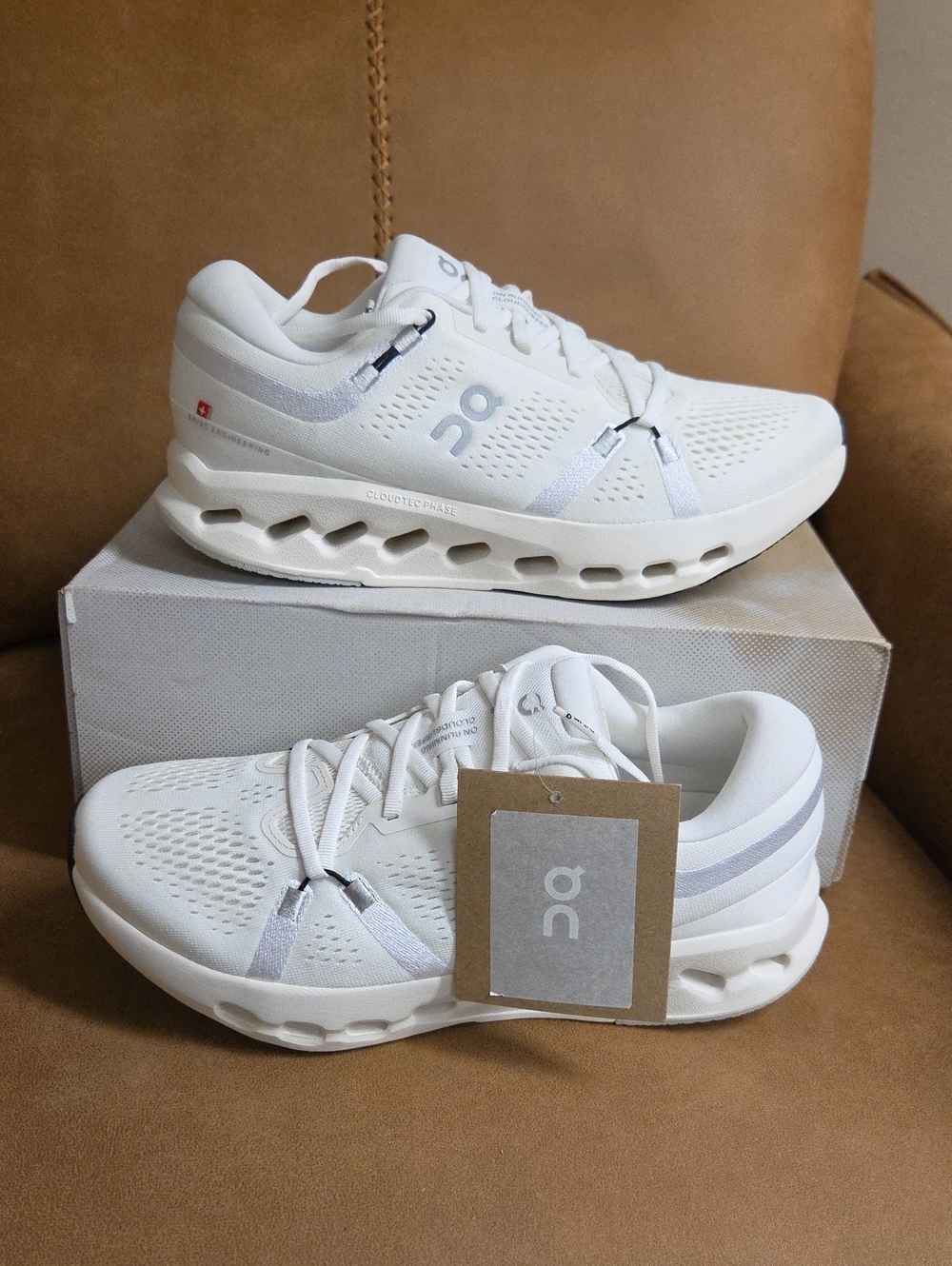 On CLOUD CLOUDSURFER 2 Ivory Athletic Sneakers. 9M...10.5 WOMEN BRAND NEW